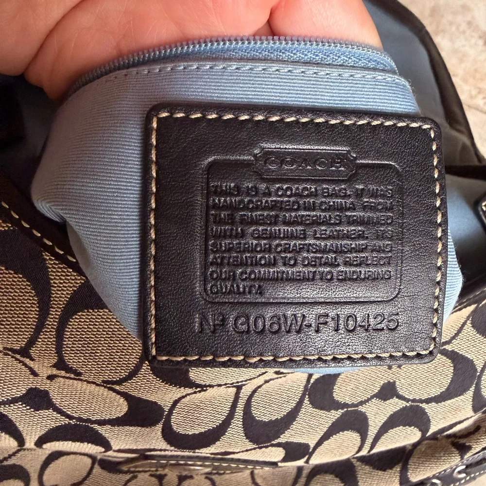Coach F10425 Shoulder Bag - Picture 7 of 10
